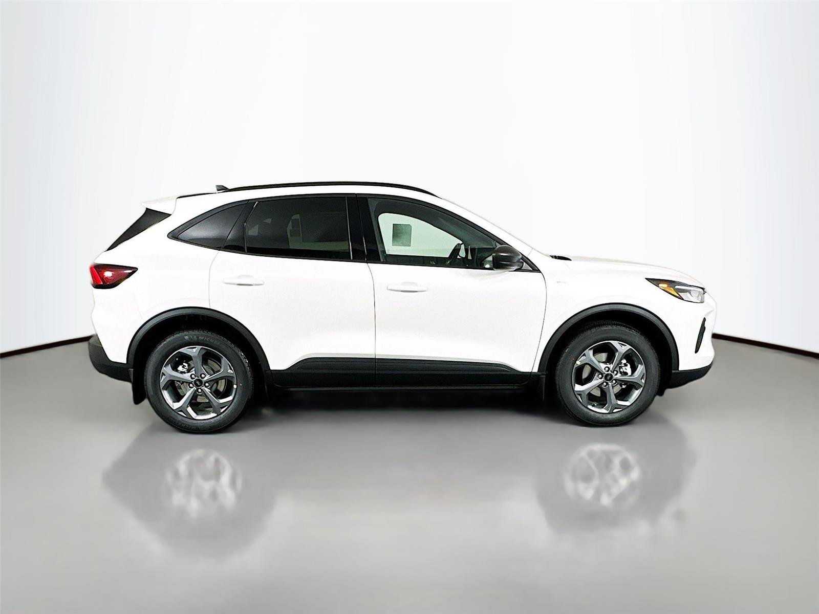 New 2026 Ford Escape ST-Line w/ Tech Pack #1 AWD/4WD image 8