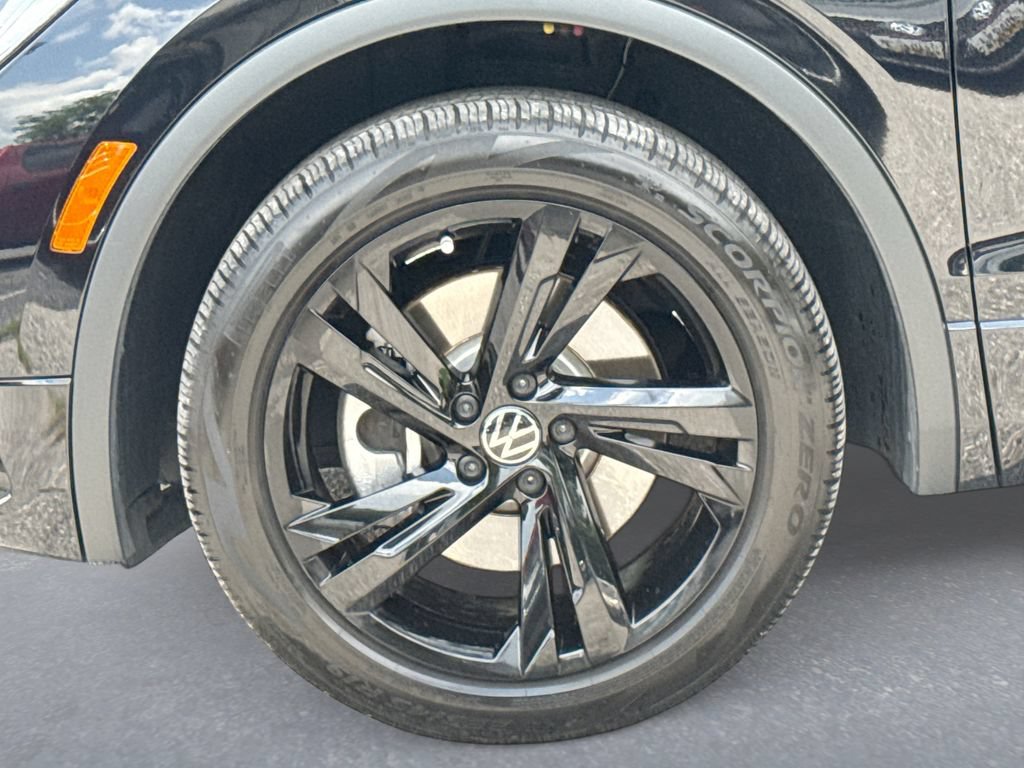 Used 2024 Volkswagen Tiguan SE R-Line AWD/4WD image 19
