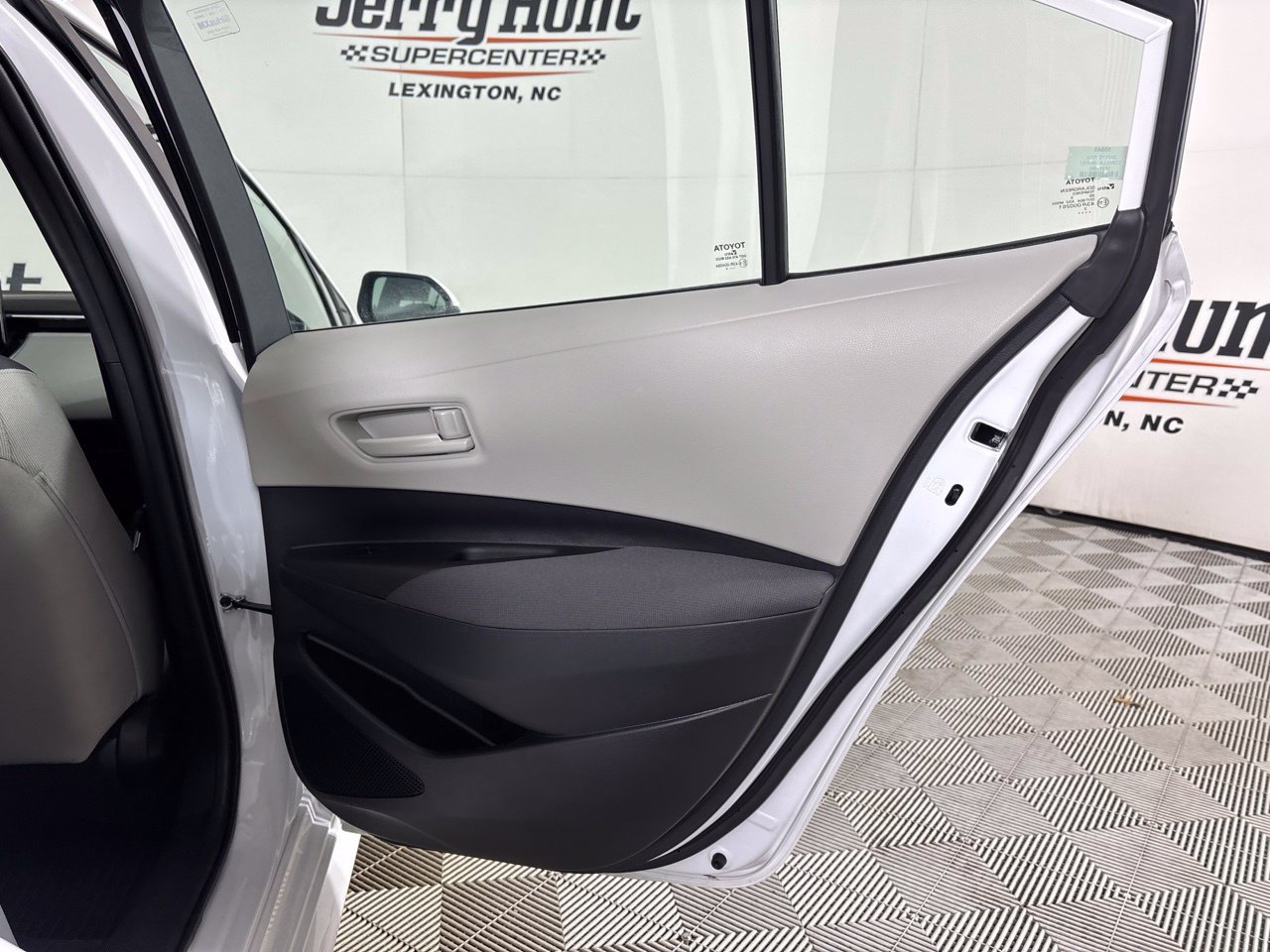 Used 2025 Toyota Corolla LE FWD image 26