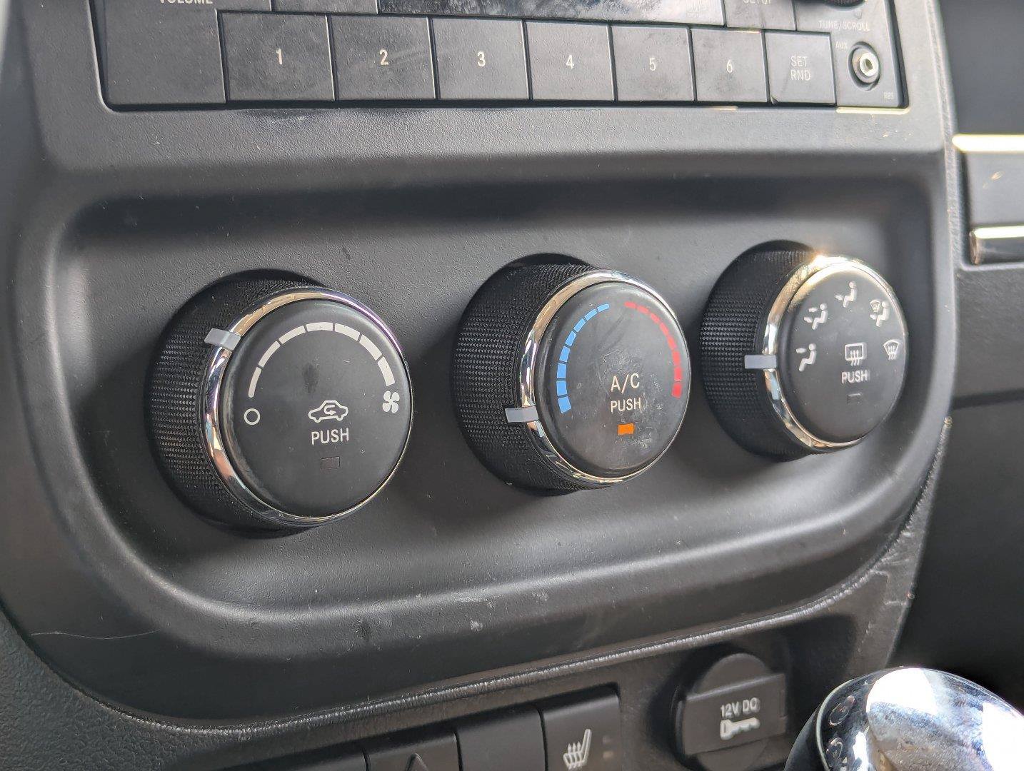 Used 2014 Jeep Patriot Latitude FWD image 18