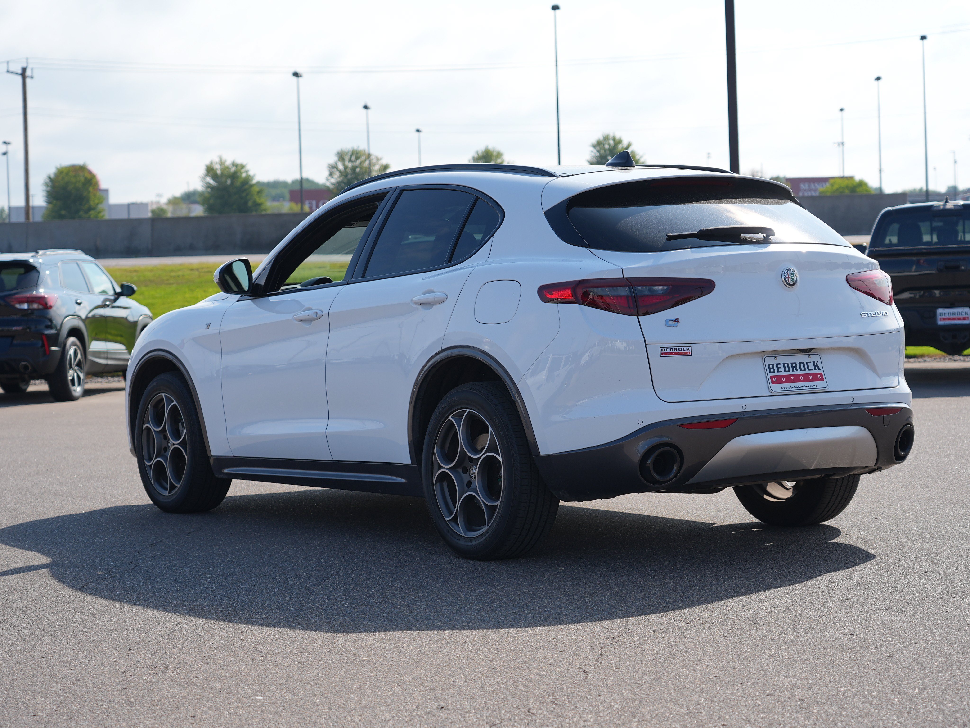 Used 2023 Alfa Romeo Stelvio Ti AWD/4WD image 5