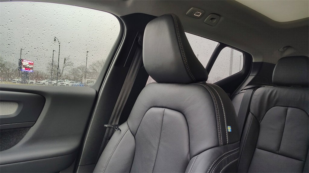 New 2026 Volvo XC40 B5 Core w/ Climate Package image 21