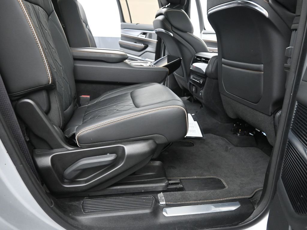 Used 2023 Jeep Grand Wagoneer Series III image 16