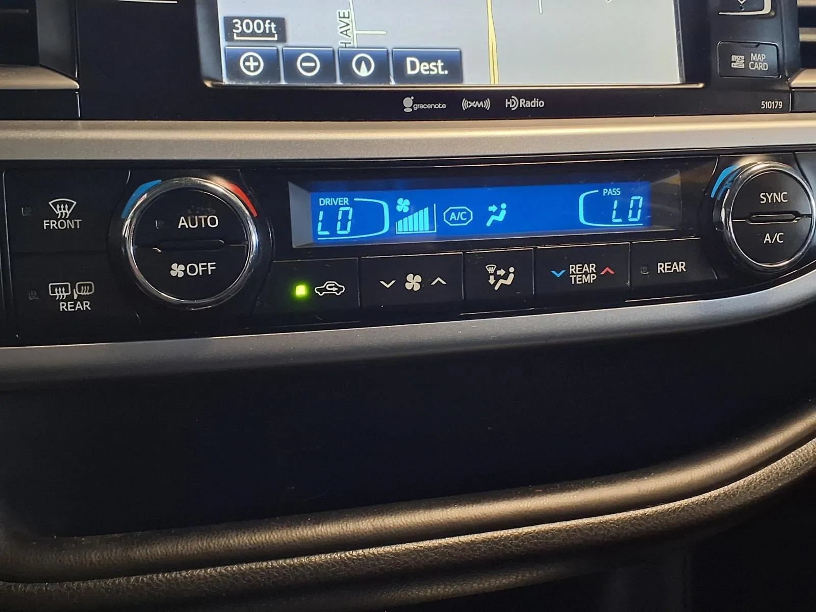 Used 2017 Toyota Highlander XLE AWD/4WD image 25