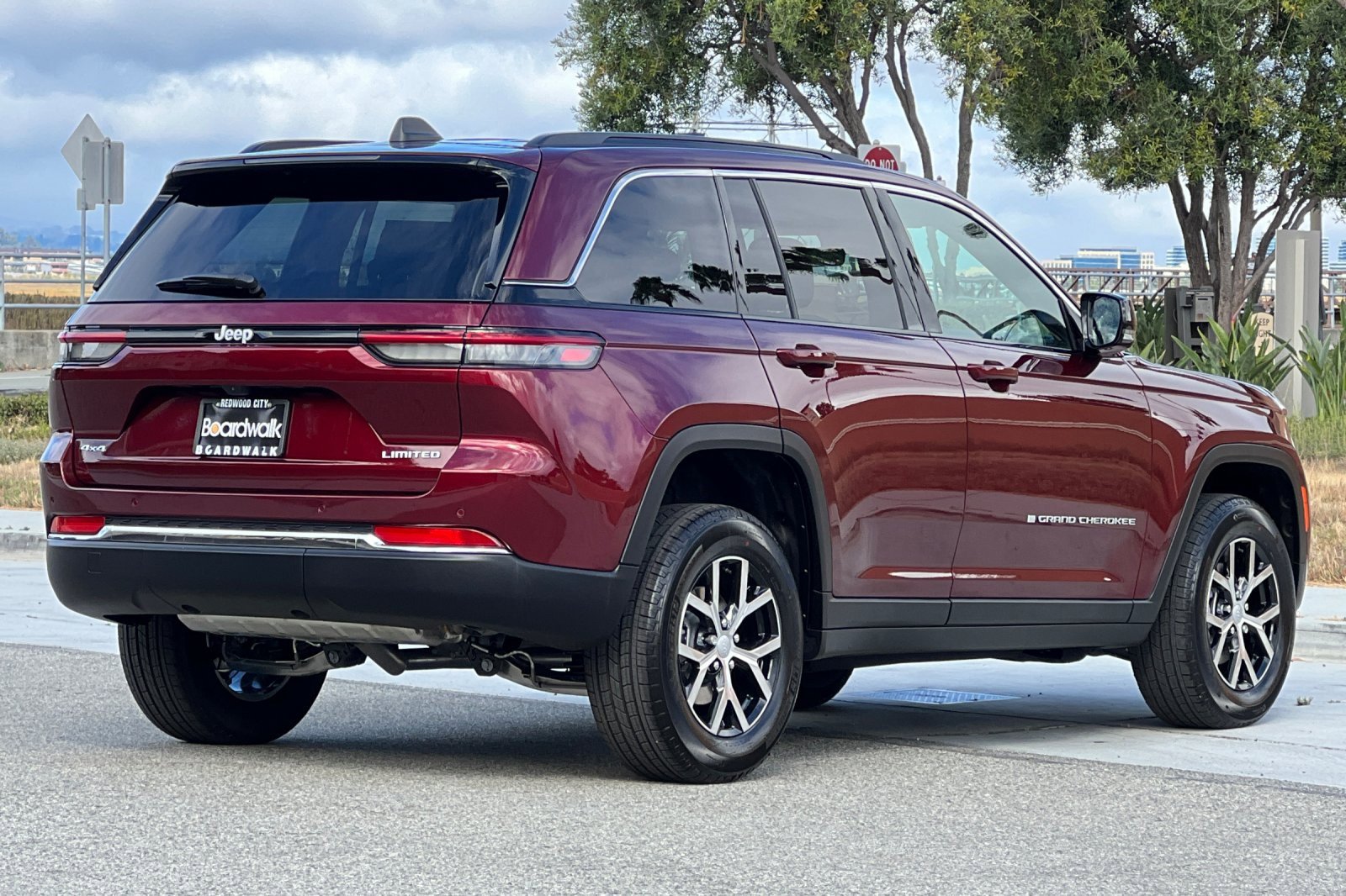 New 2025 Jeep Grand Cherokee Limited image 4