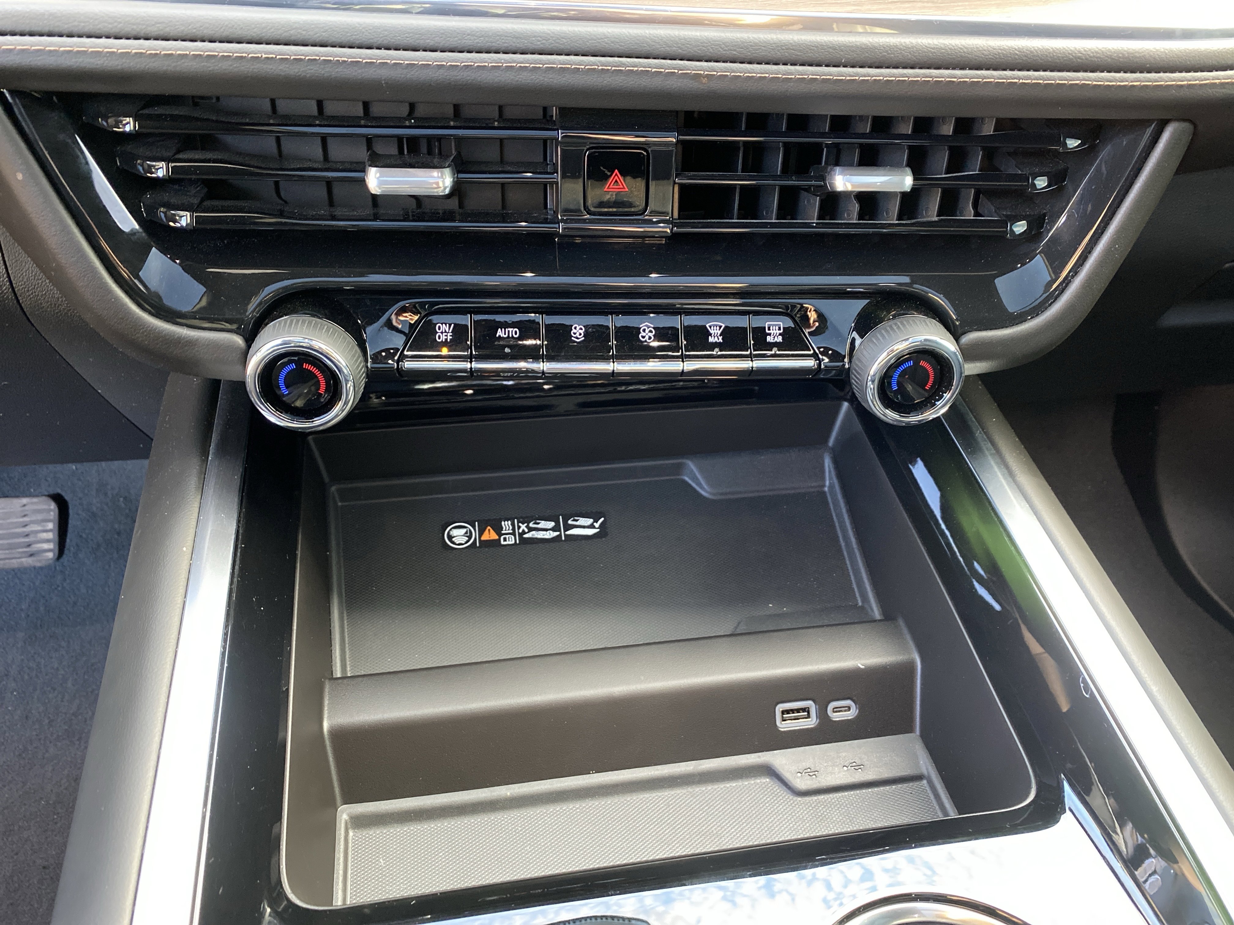 Used 2025 Chevrolet Suburban High Country image 62