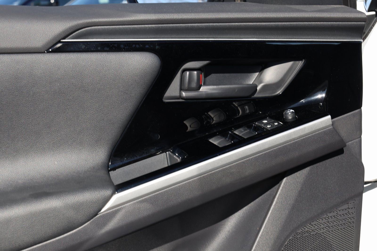 Used 2023 Toyota bZ4X XLE w/ Weather Package image 28