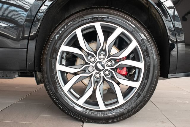 Used 2023 Cadillac XT6 Sport w/ LPO, Floor Liner Package AWD/4WD image 9