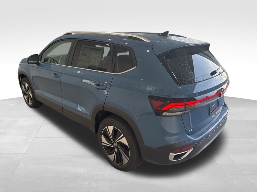 New 2025 Volkswagen Taos SE image 3