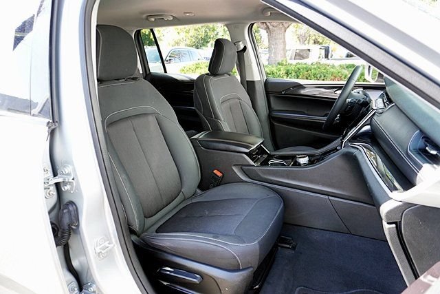 Used 2023 Jeep Grand Cherokee L Laredo RWD image 12