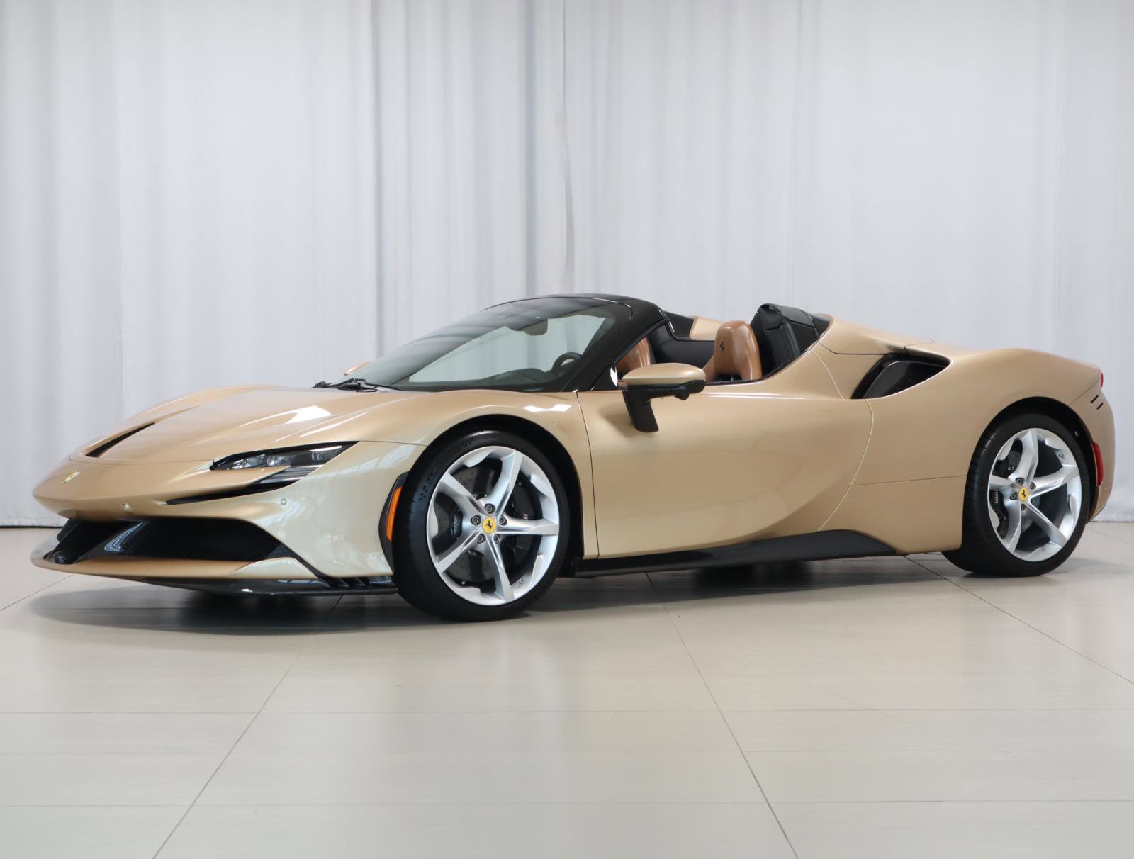Used 2022 Ferrari SF90 Spider image 1