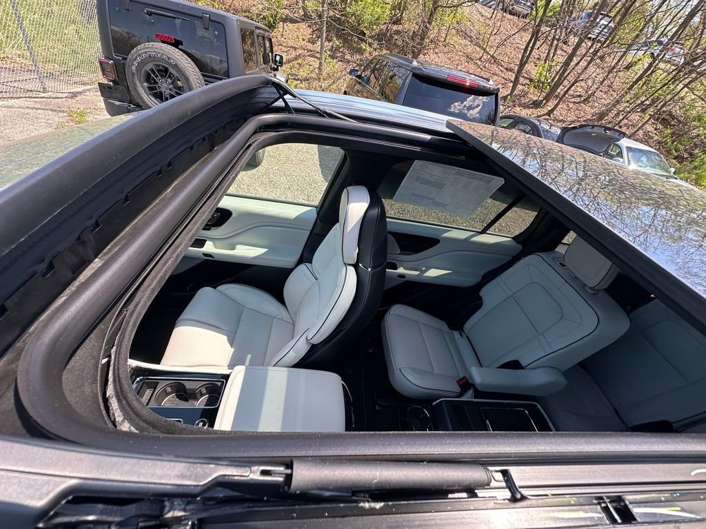 New 2026 Lincoln Aviator Black Label w/ Dynamic Handling Package AWD/4WD image 6