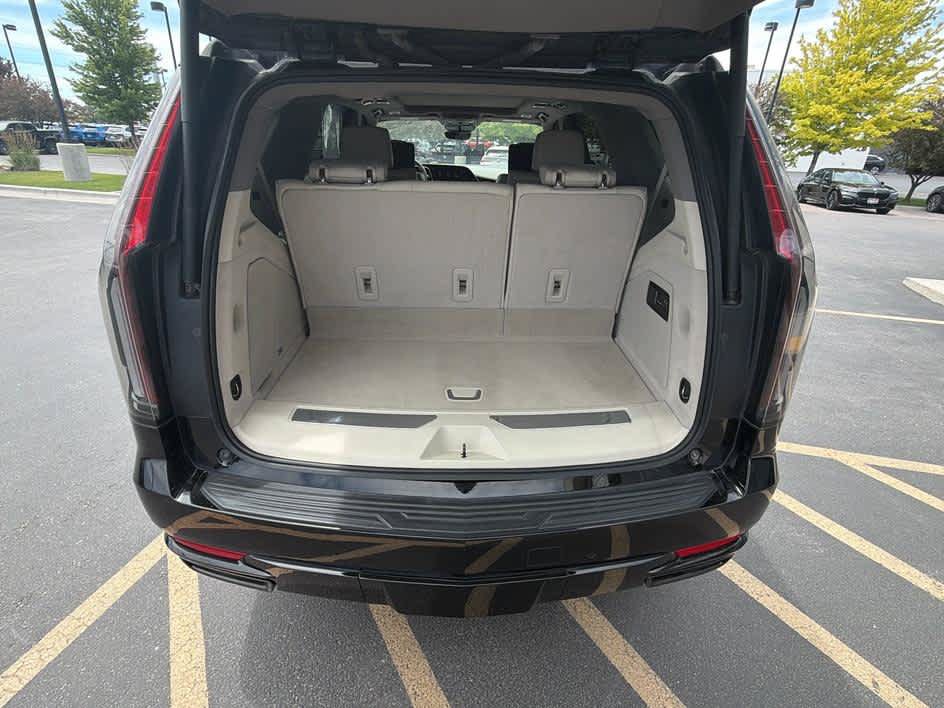 Used 2022 Cadillac Escalade Sport Platinum AWD/4WD image 9