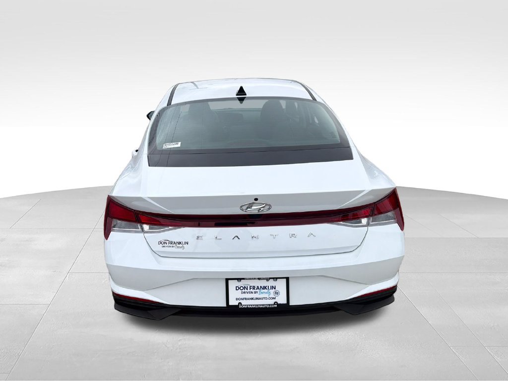 Used 2022 Hyundai Elantra SEL FWD image 4