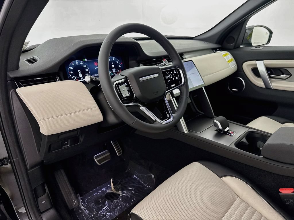 New 2026 Land Rover Discovery Sport Landmark AWD/4WD image 9