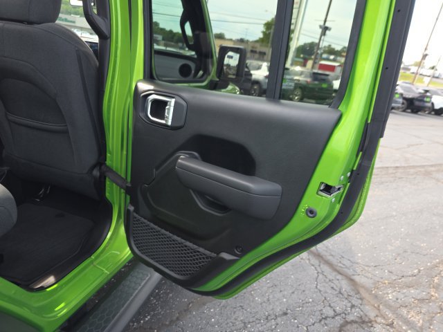 Used 2025 Jeep Wrangler Unlimited Sport AWD/4WD image 32
