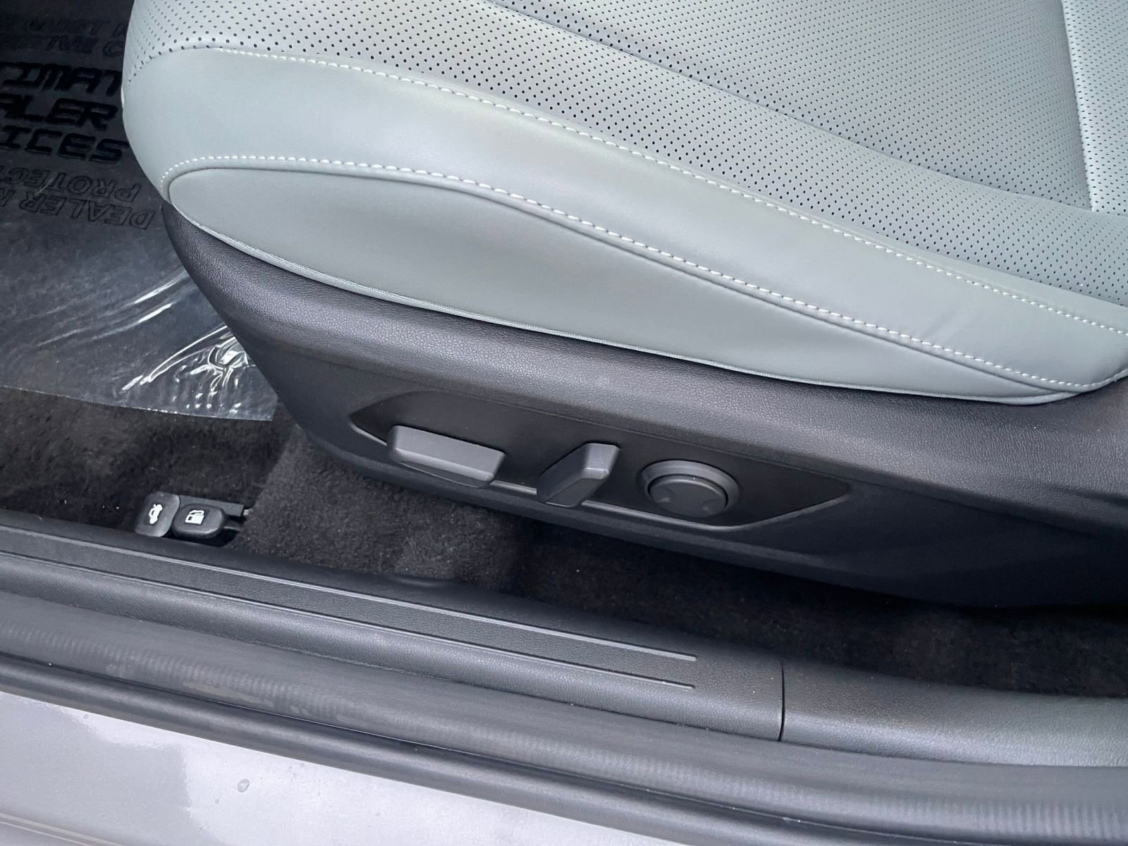 Used 2025 Hyundai Elantra Limited image 23