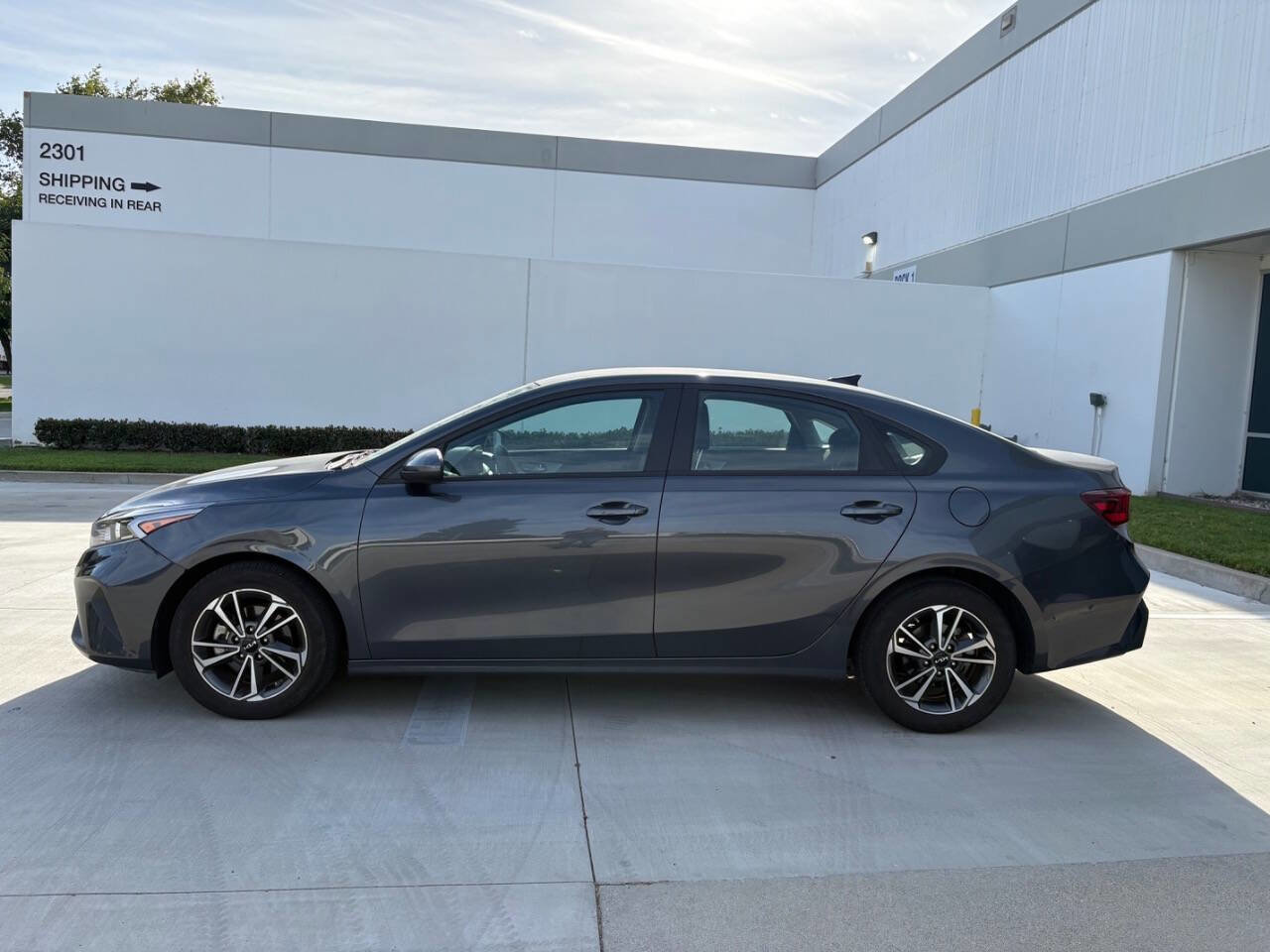 Used 2023 Kia Forte LXS FWD image 2