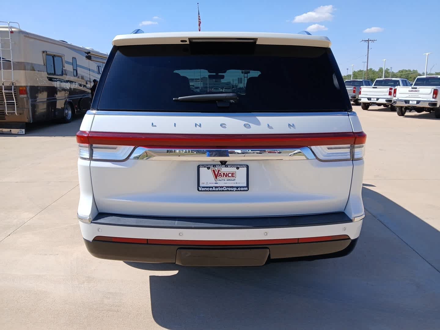 Used 2024 Lincoln Navigator Reserve AWD/4WD image 4