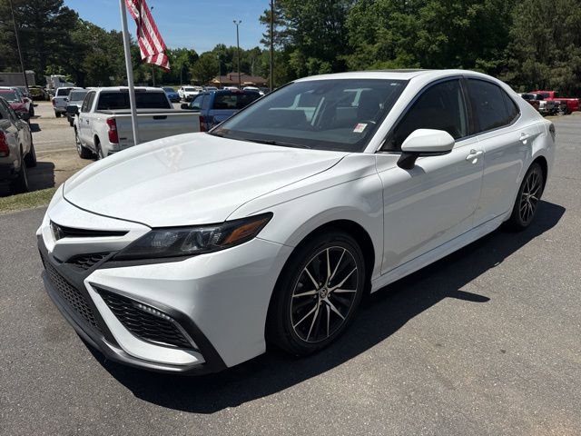 Used 2024 Toyota Camry SE w/ Cold Weather Package FWD image 3