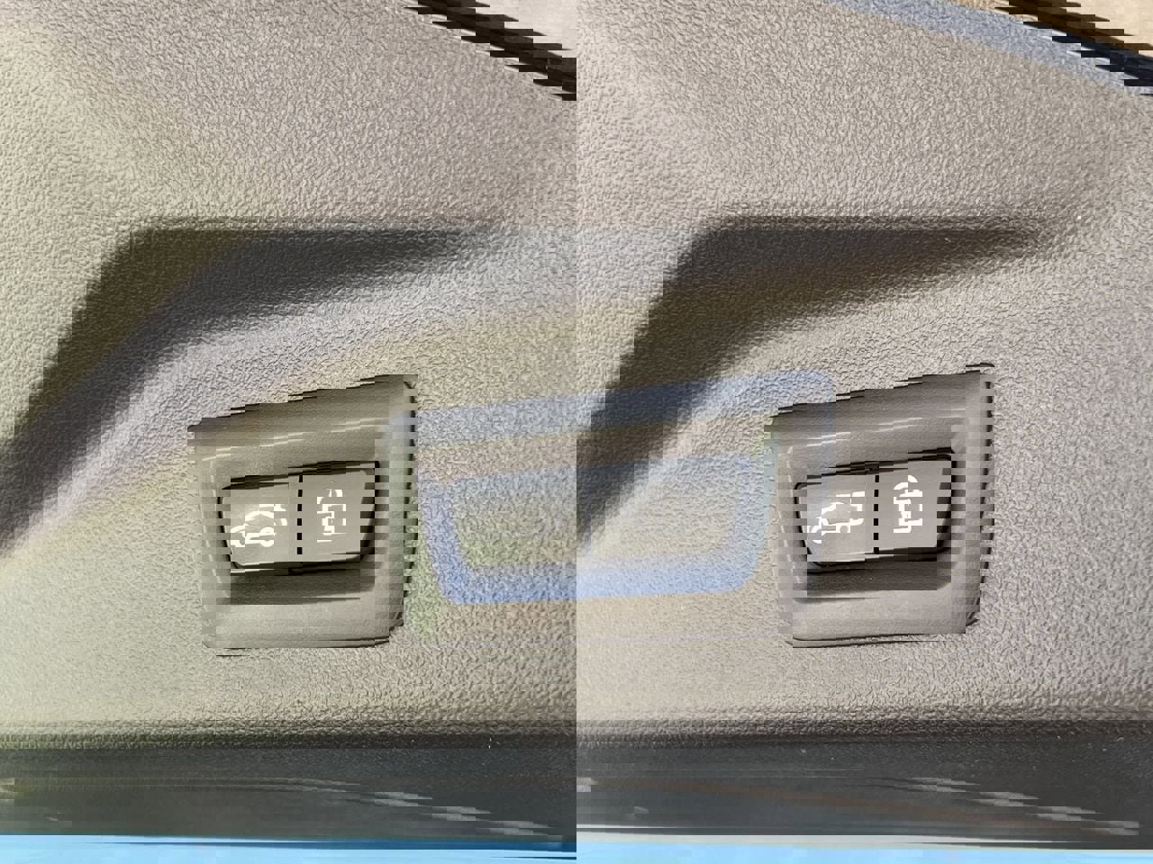 Used 2023 BMW X7 xDrive40i w/ Executive Package image 31