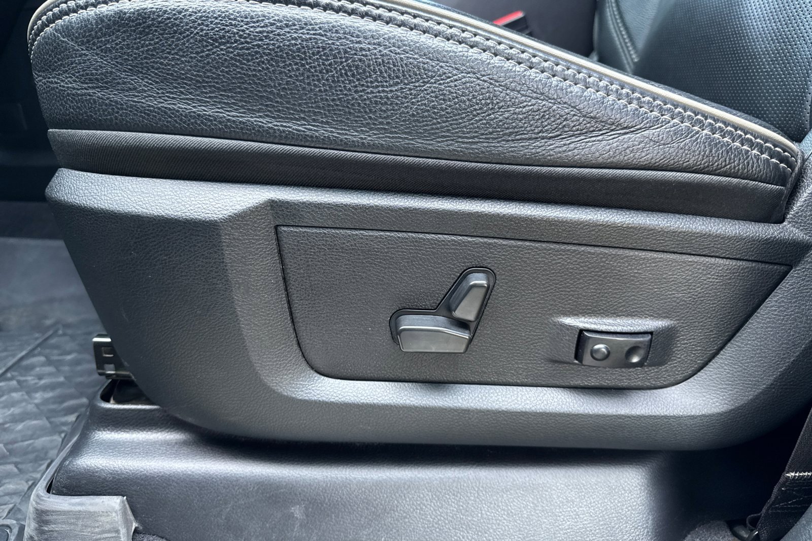 Used 2022 RAM 3500 Limited image 13