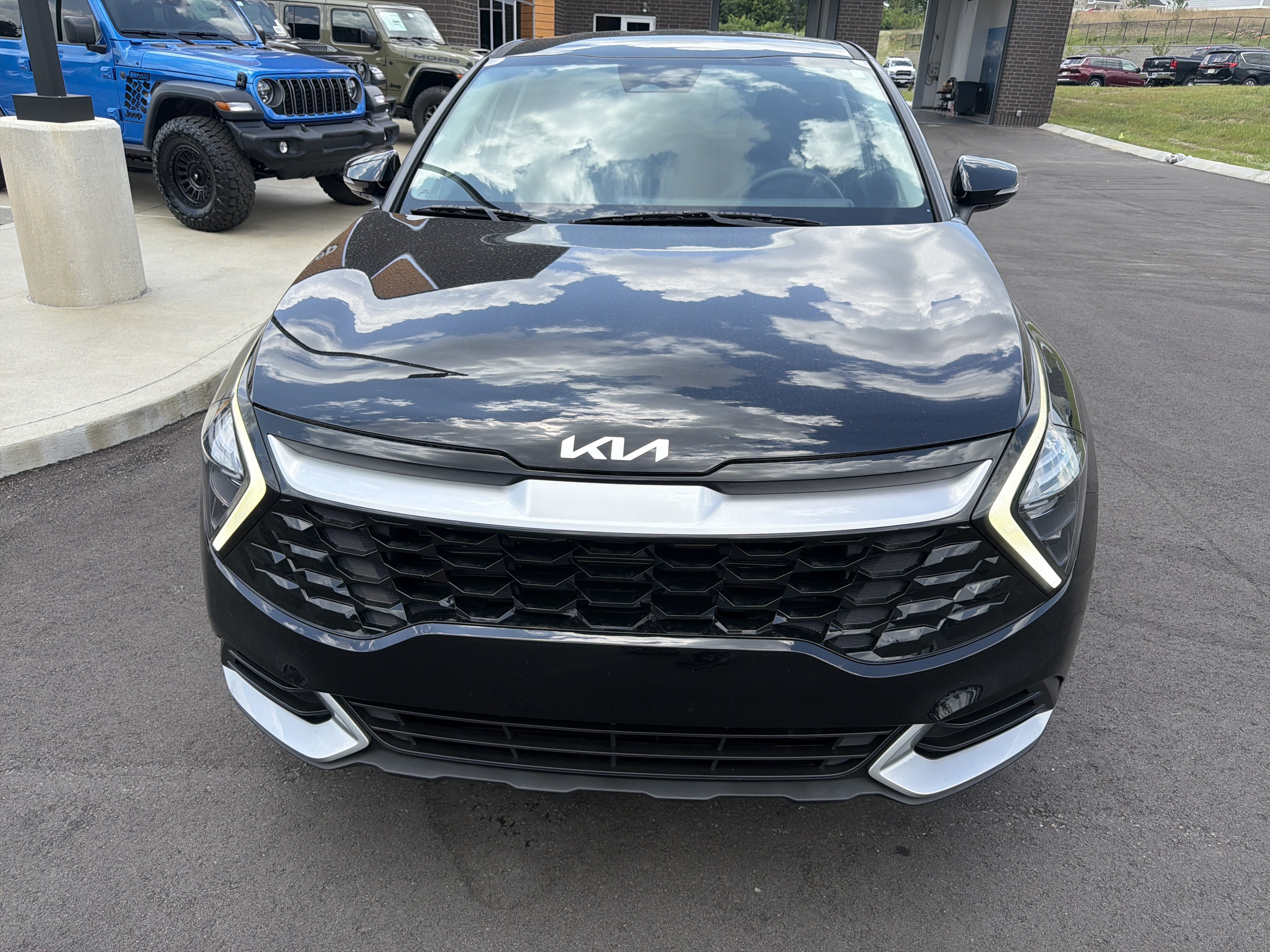 Used 2023 Kia Sportage EX FWD image 5