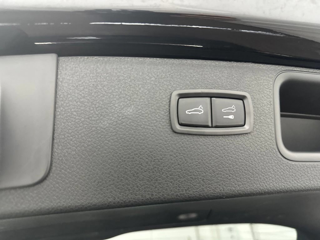 Used 2025 Porsche Macan GTS AWD/4WD image 28