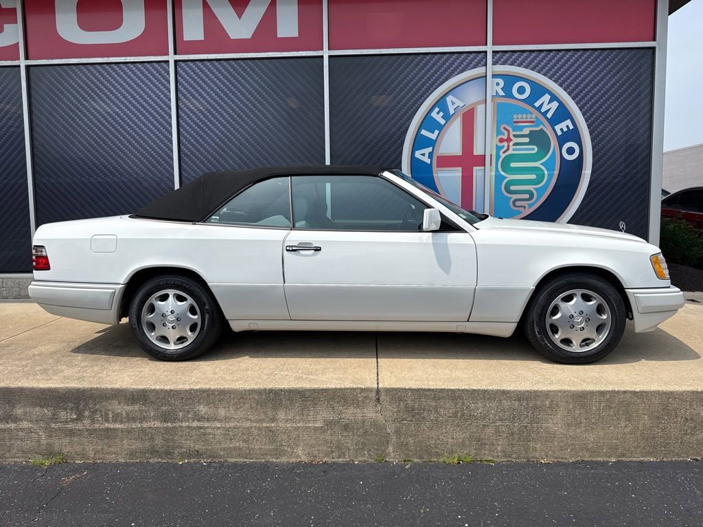 Used 1995 Mercedes-Benz E 320 Convertible image 2