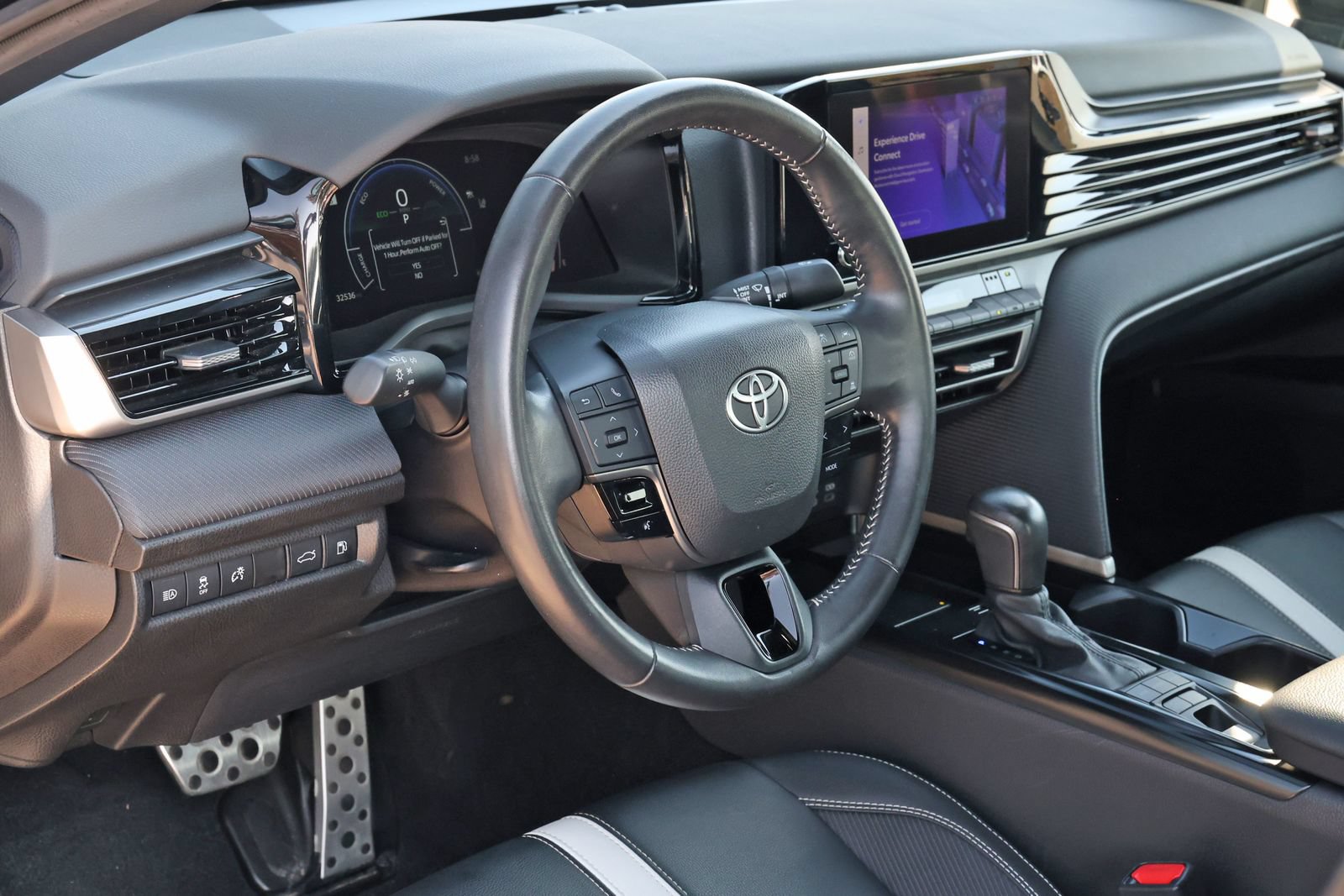 Used 2025 Toyota Camry SE w/ Convenience Package AWD/4WD image 14
