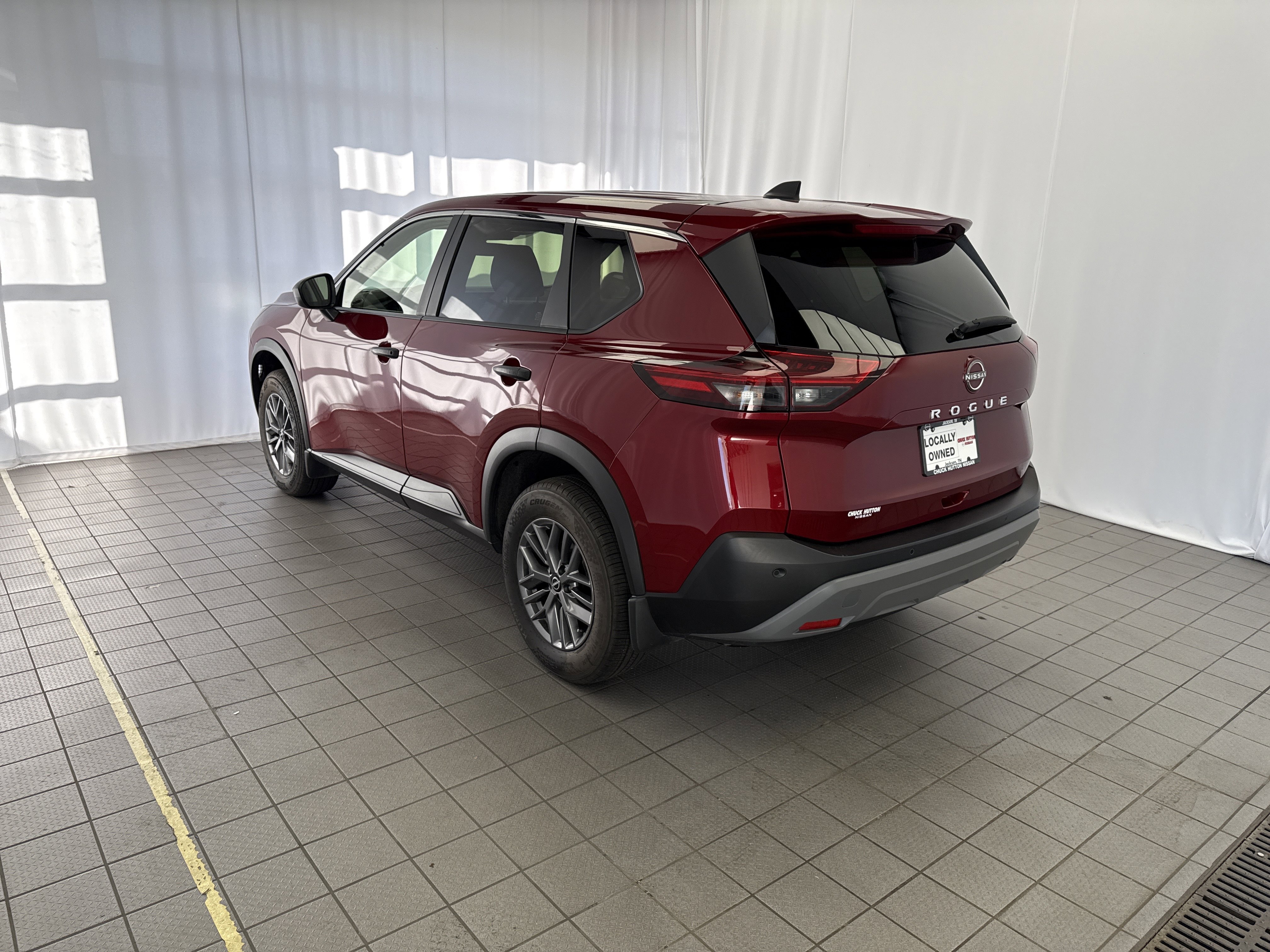 Used 2023 Nissan Rogue S image 6