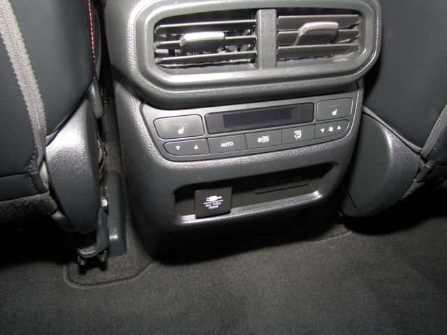 Certified 2025 Honda Pilot Black Edition image 17
