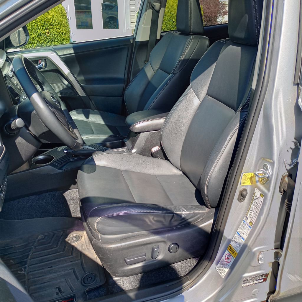 Used 2014 Toyota RAV4 Limited w/ Technology Package image 15