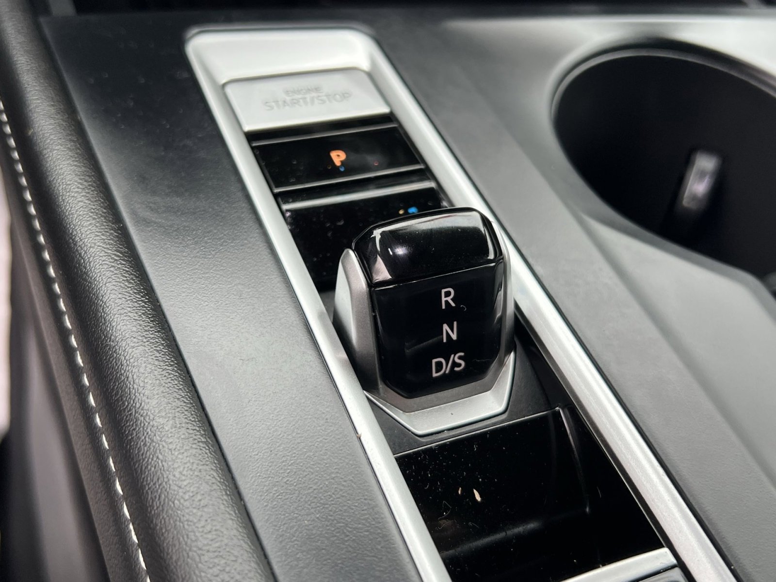 Used 2025 Volkswagen Atlas SE image 19