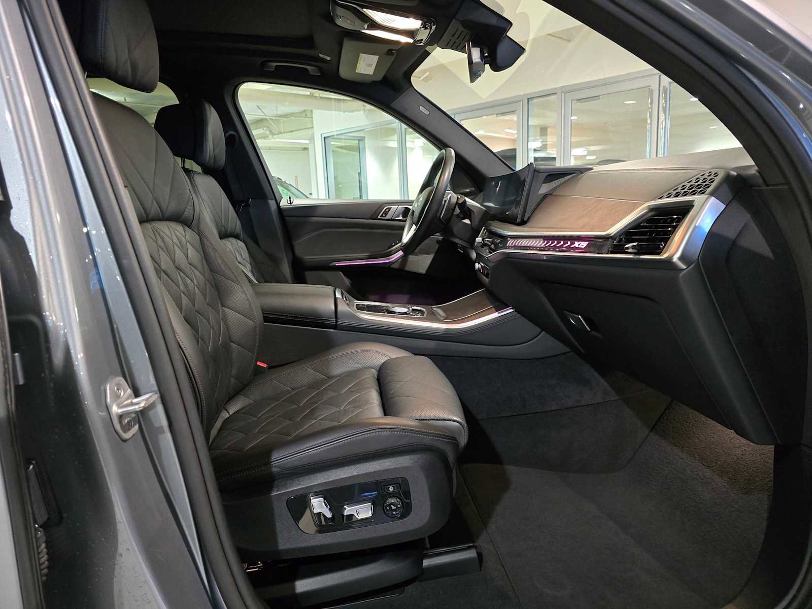 Used 2024 BMW X5 xDrive40i w/ Premium Package image 10