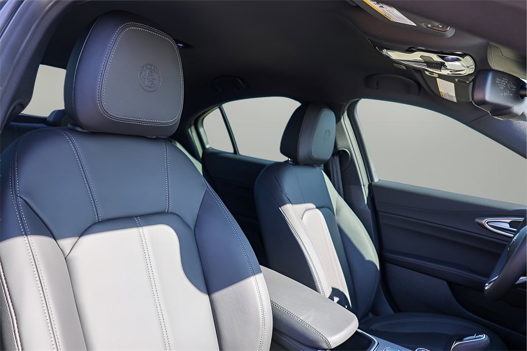 New 2025 Alfa Romeo Giulia w/ Driving Assist Package image 19