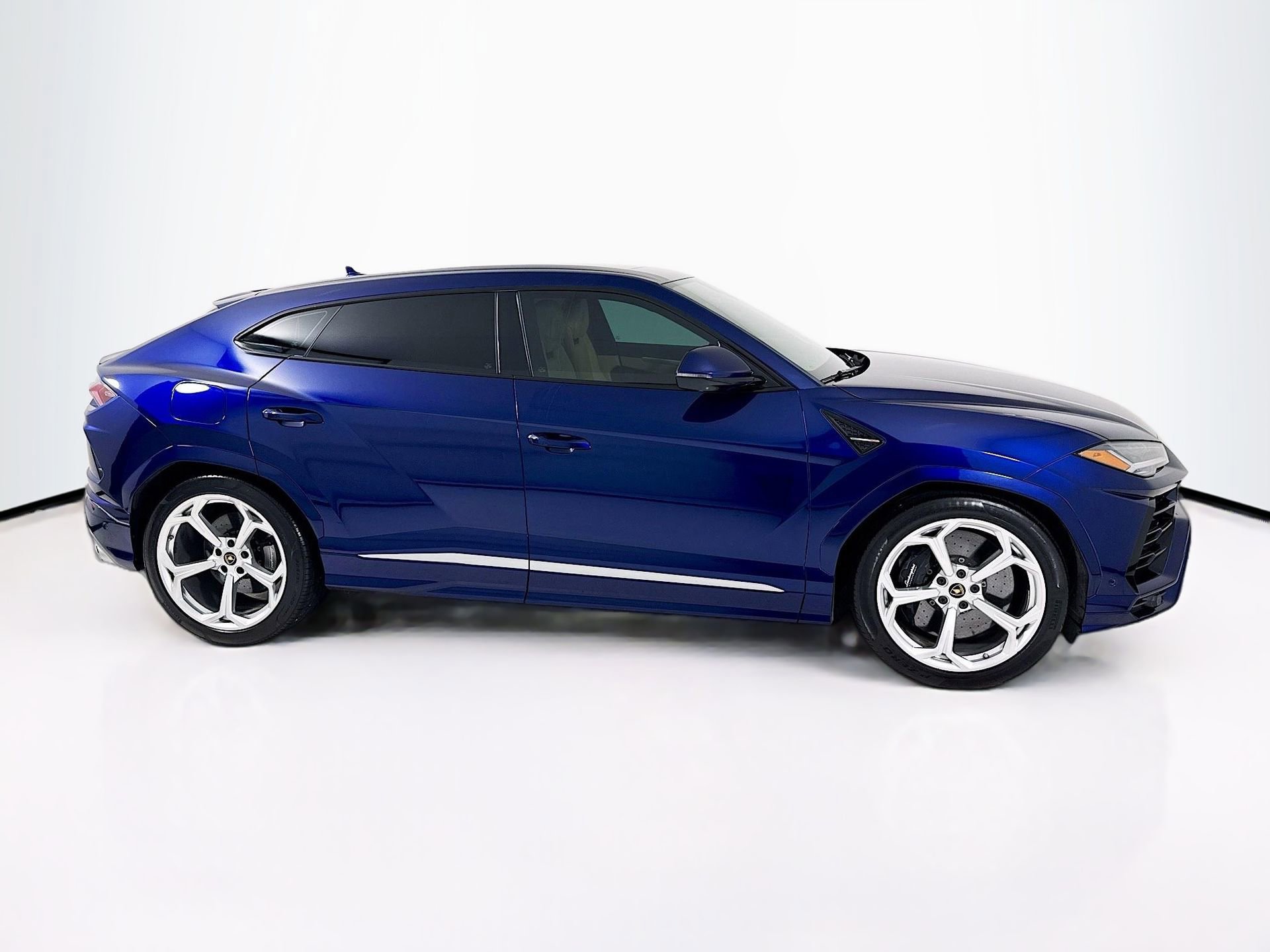 Used 2020 Lamborghini Urus image 9