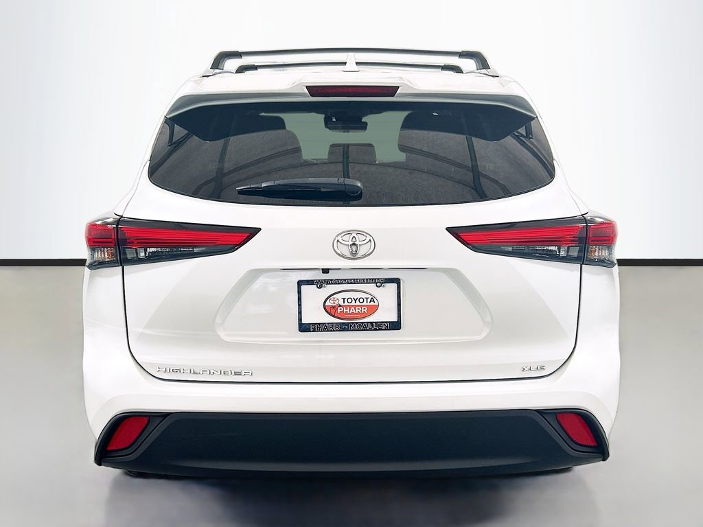 Used 2023 Toyota Highlander XLE FWD image 5