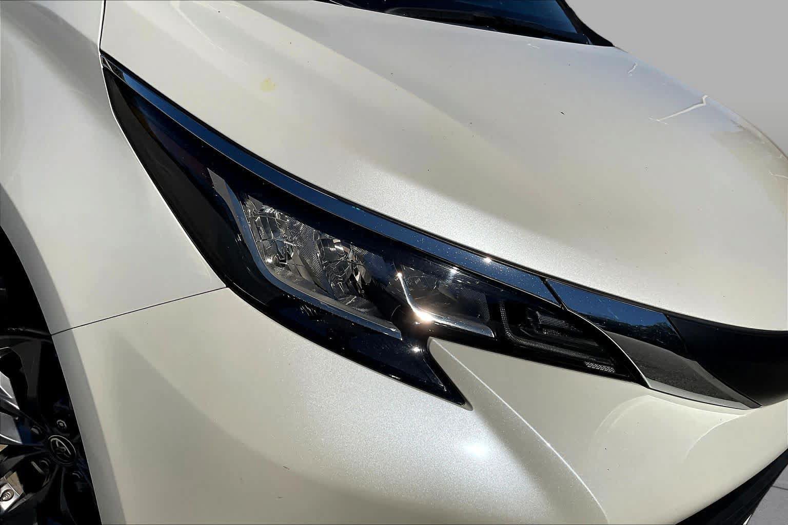 Used 2021 Toyota Sienna XLE FWD image 28