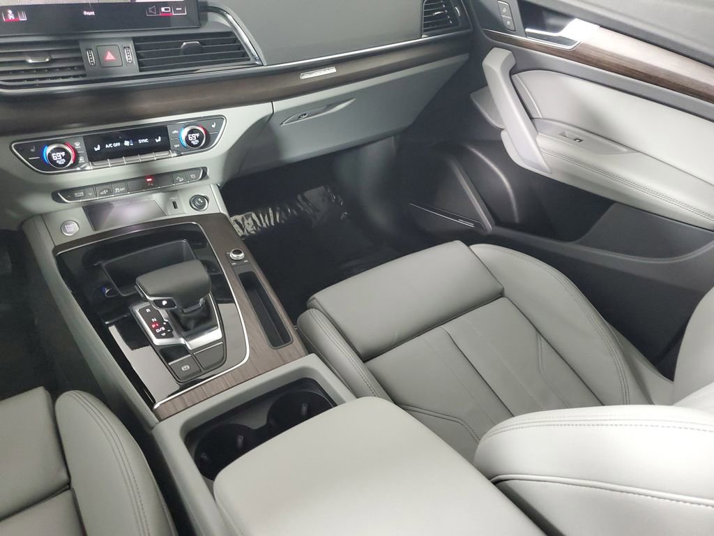Used 2024 Audi Q5 e Premium Plus w/ Premium Plus Package image 16