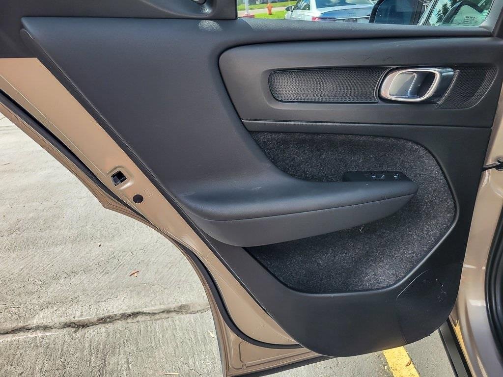 Used 2023 Volvo XC40 Recharge Ultimate w/ Protection Package Premier image 18