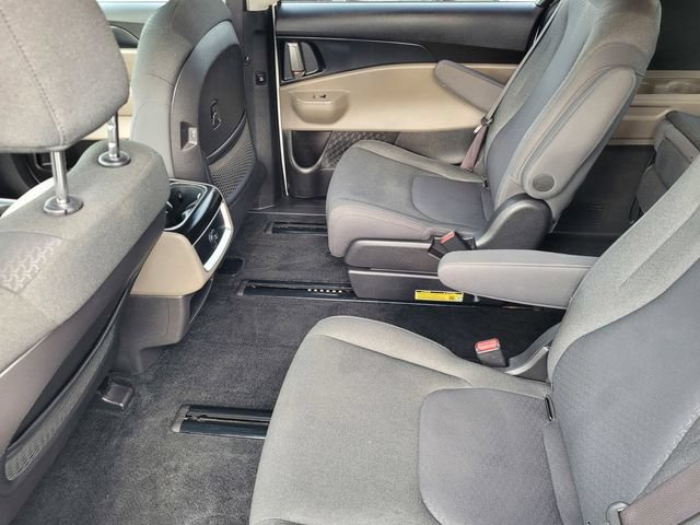 Used 2025 Kia Carnival LX FWD image 9