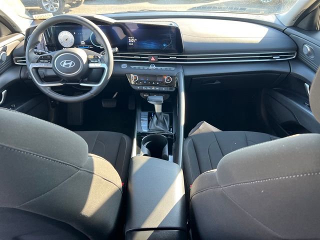 Certified 2025 Hyundai Elantra SEL image 12