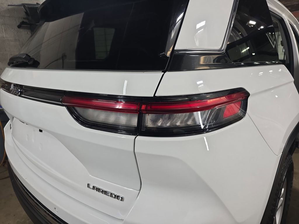 Used 2023 Jeep Grand Cherokee Laredo image 31
