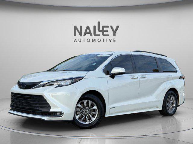 Certified 2021 Toyota Sienna XLE image 1