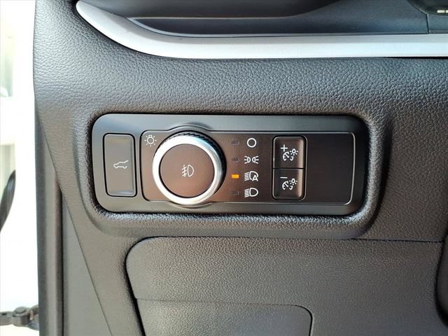 Used 2023 Ford Explorer XLT w/ Equipment Group 202A AWD/4WD image 18