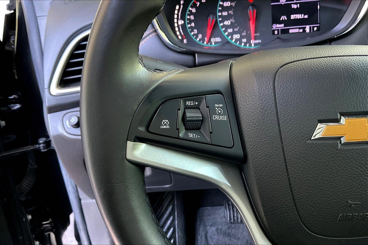 Used 2019 Chevrolet Trax LT w/ LT Convenience Package FWD image 11