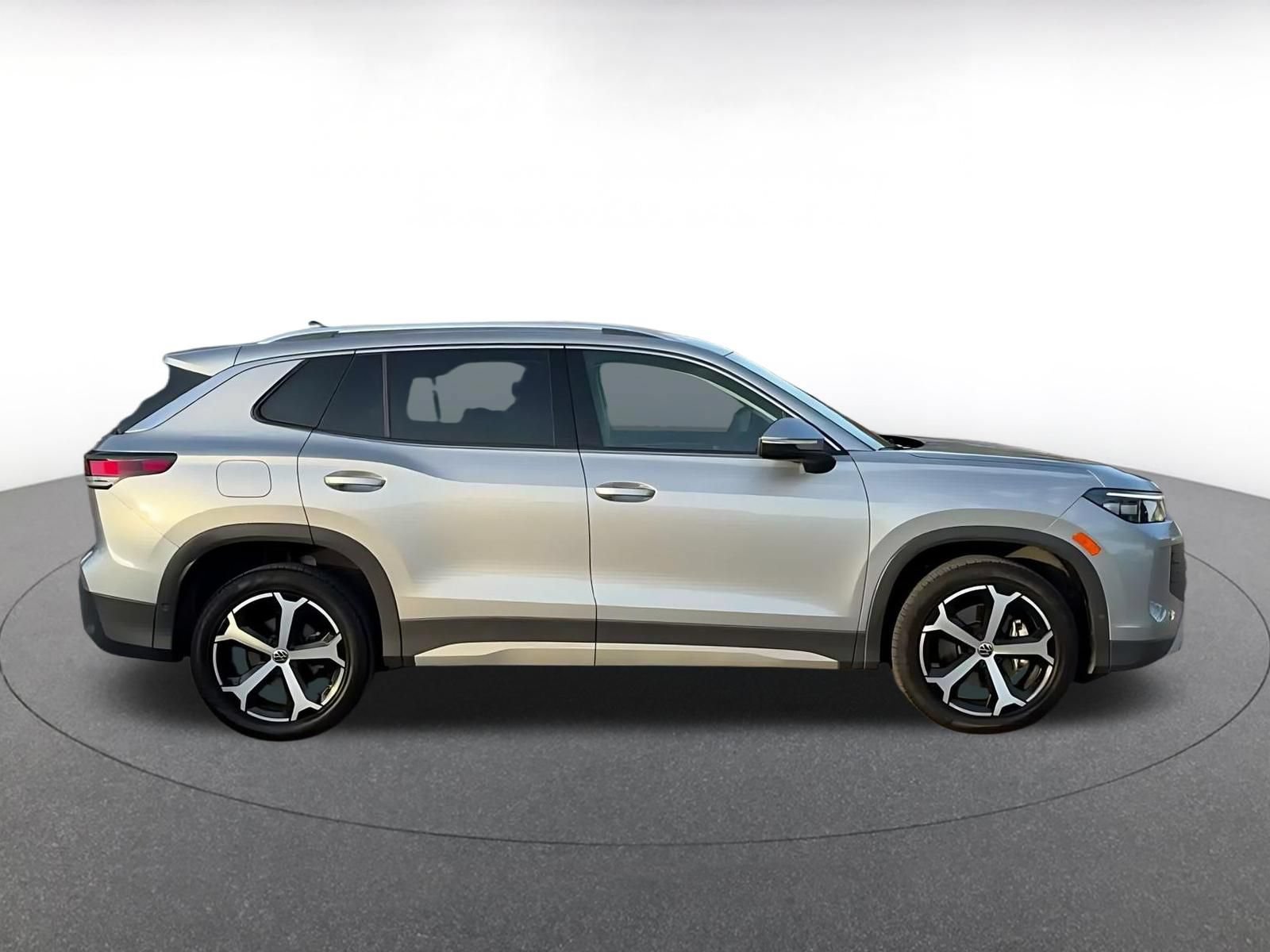 Used 2026 Volkswagen Tiguan SE AWD/4WD image 15
