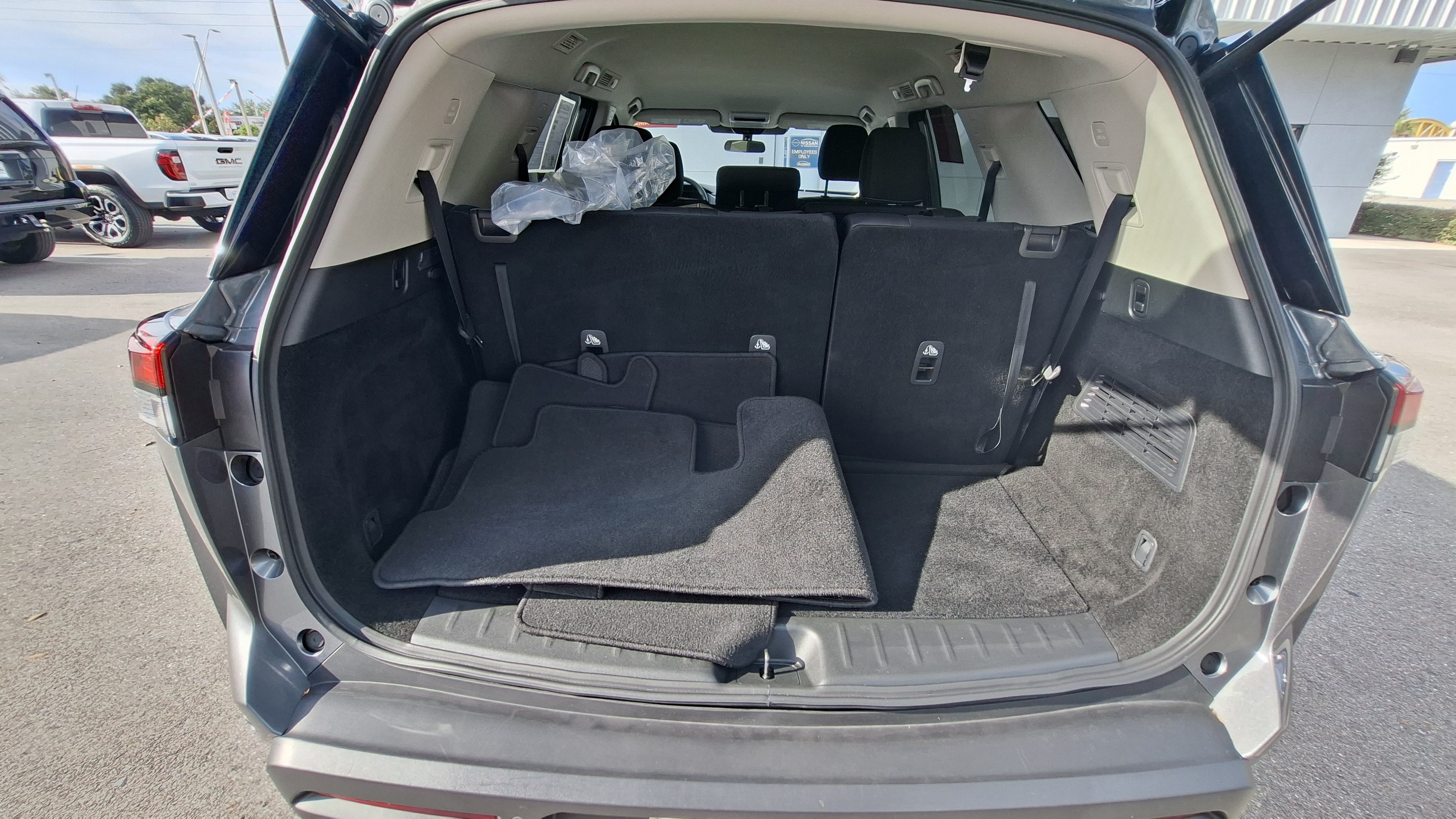 Certified 2025 Nissan Pathfinder S FWD image 22