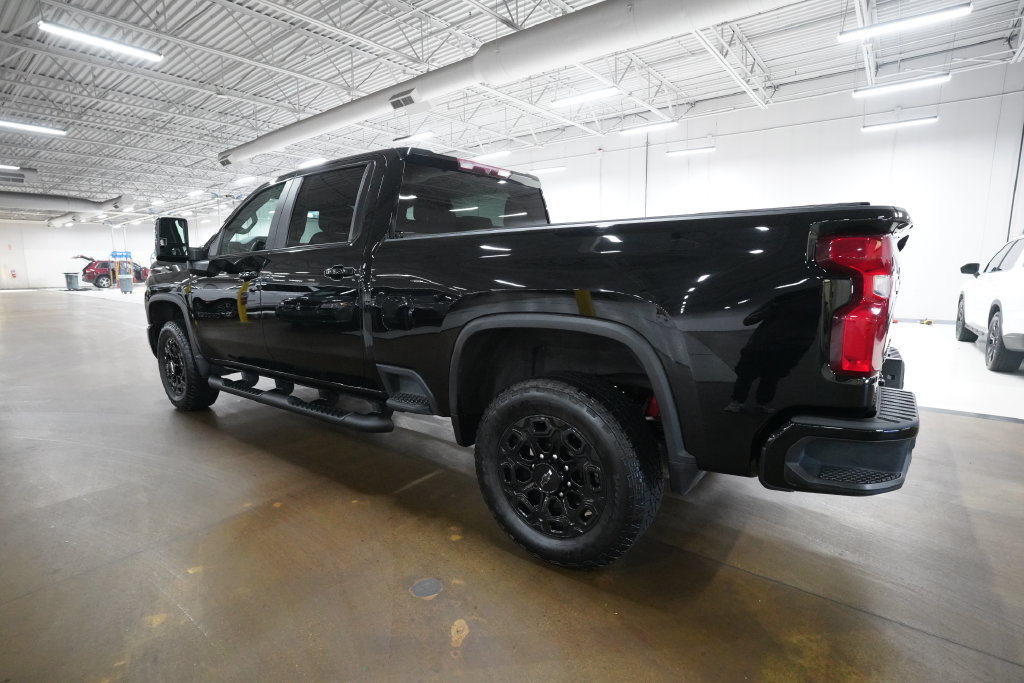 Used 2024 Chevrolet Silverado 2500 LT w/ Midnight Edition AWD/4WD image 11